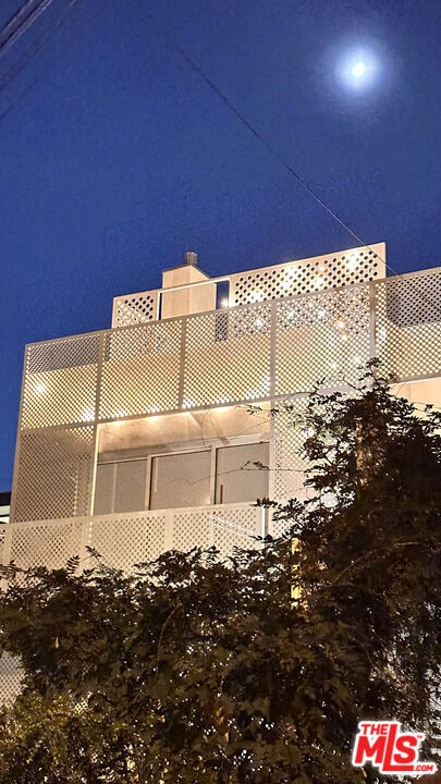 Building Photo - 444 W Avenue 37