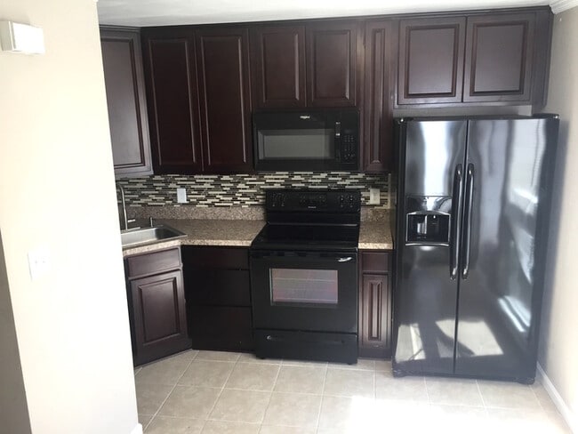 Building Photo - 915 Green St