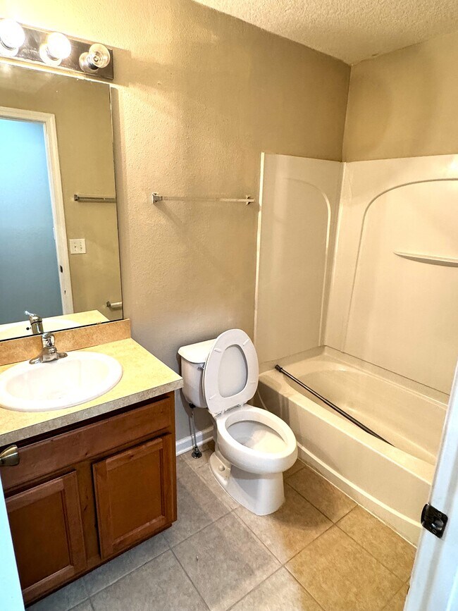 Building Photo - 1500 Calming Water Dr