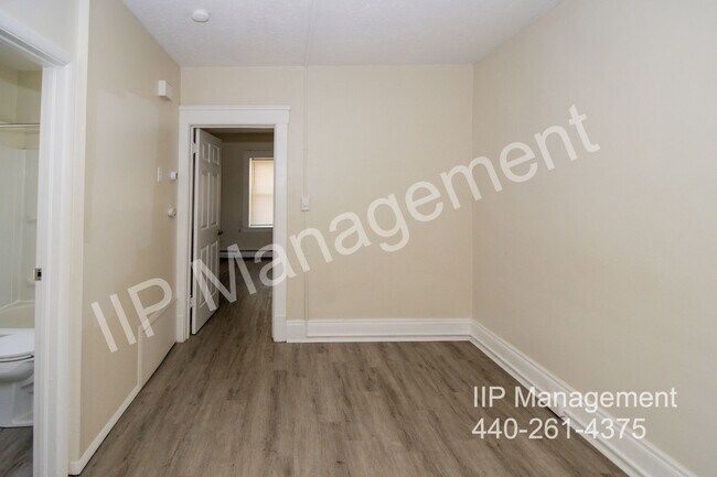 Building Photo - 1609 Lakewood Ave