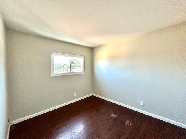 Building Photo - Completely Remodeled 3 Bedroom in La Mesa!! Water/Trash Included