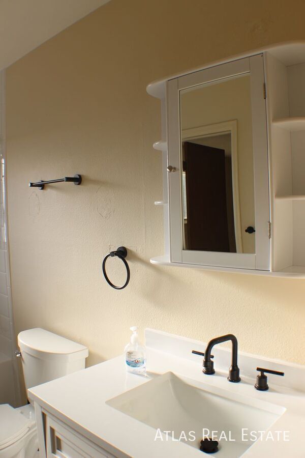 Building Photo - 9415 Brentwood St