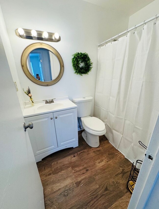 Building Photo - Updated 2nd Floor Duplex, blocks from beach