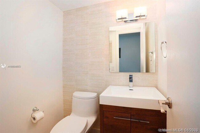 Building Photo - 5838 SW 74th Terrace