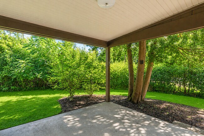 Building Photo - 9200 N Tennyson Dr