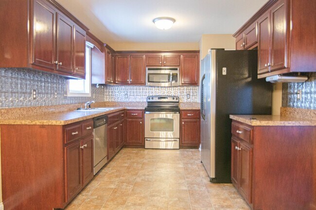 Building Photo - Pet Friendly Ranch!