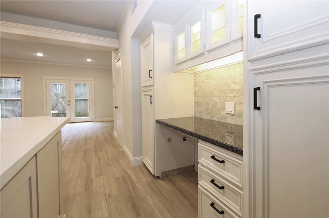 Building Photo - 2555 Bering Dr