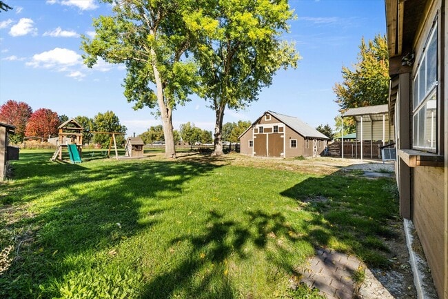 Building Photo - Charming Country Home on 1 Acre – 2 Bed, 1...