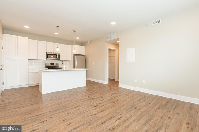 Building Photo - 2220-28 Master St