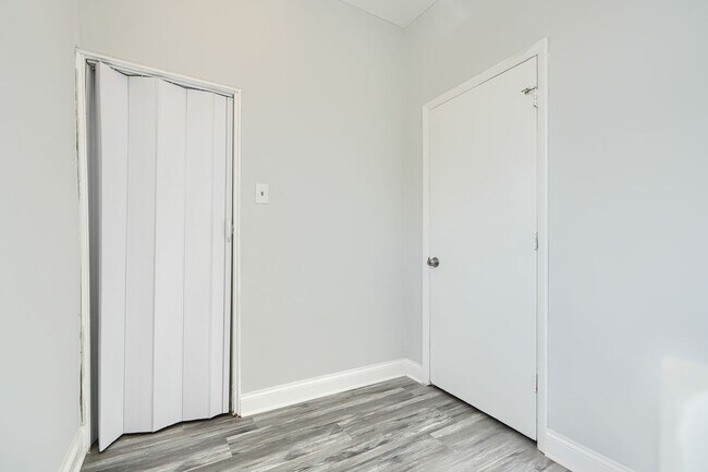 Building Photo - 400 N Hilton St