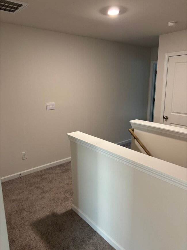Building Photo - Brand New End-Unit Townhome in Charlotte!