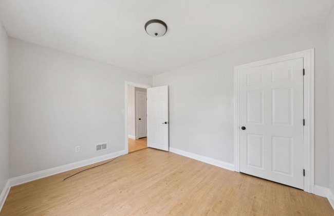 Building Photo - 1282 Summit Dr