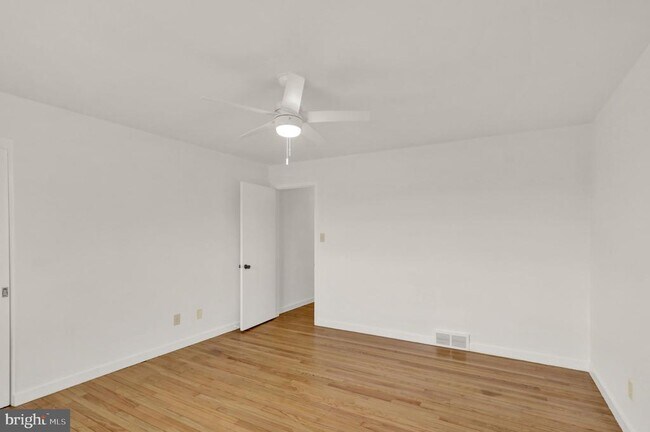 Building Photo - 13 Lupine Ln