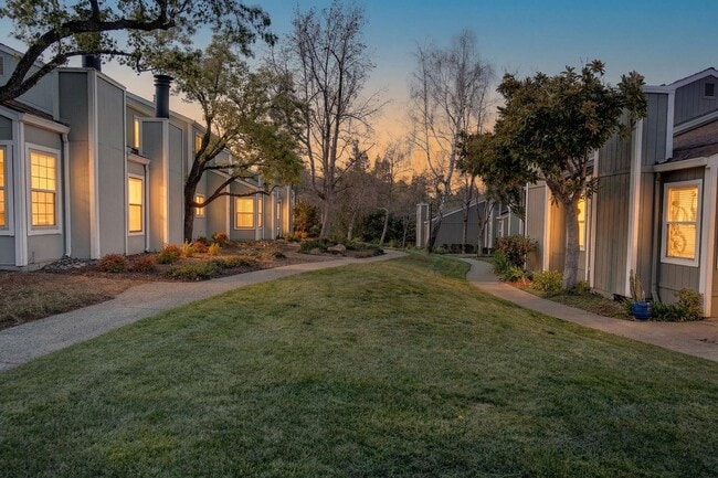 Building Photo - Newly Renovated 3/2.5 bath End-Unit Townhome with Vaulted Ceilings – Minutes to I-680 & Downtown!