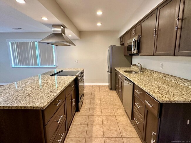 Building Photo - 17 Lance Cir