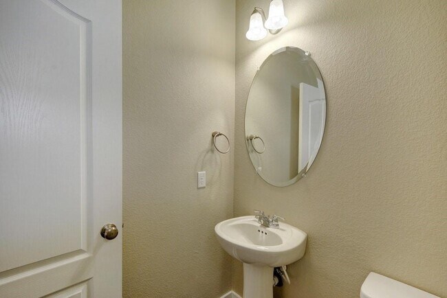 Building Photo - 708 Coconut Grove St