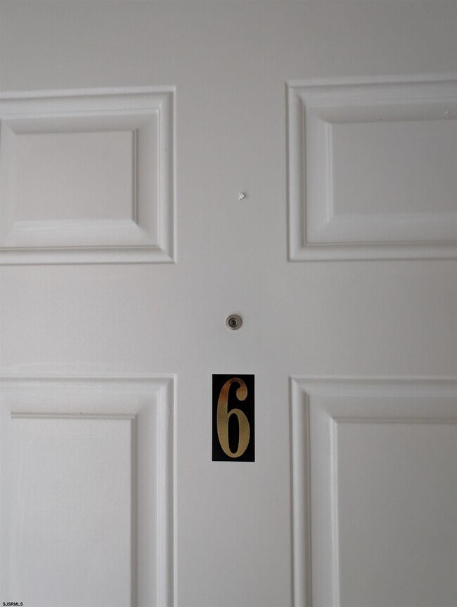 Building Photo - 16 N Iowa Ave