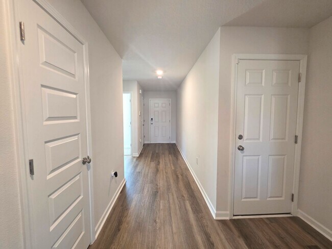 Building Photo - Nearly New 4BR/2BA home close to I10 with energy savings built in