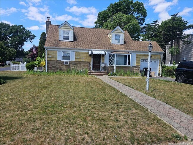 Building Photo - 1076 Carll Dr