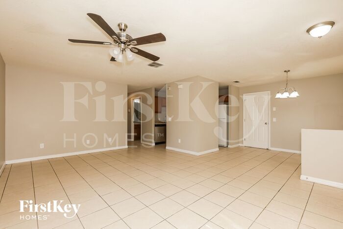 Building Photo - 1212 E 108th Ave