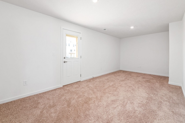 Building Photo - 102 Red Willow Dr