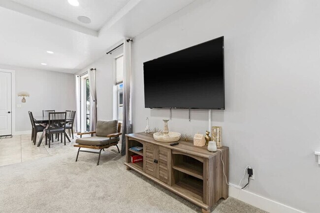 Building Photo - 2965 N LeBlanc Way