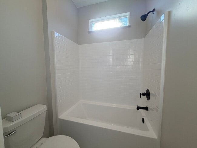 Building Photo - BRAND NEW TOWNHOME FOR RENT BY CRIMSON CLIFFS!