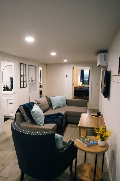 Building Photo - 3805 E 11th St