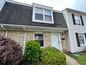 Building Photo - 3 bedroom Townhome in Portsmouth