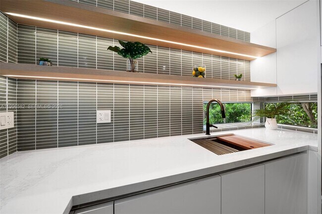 Building Photo - 600 76th St