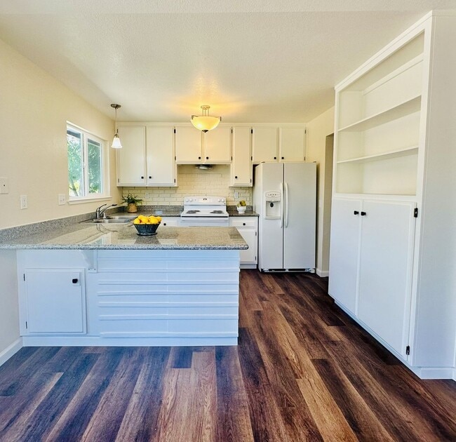 Building Photo - 505 Funston Dr