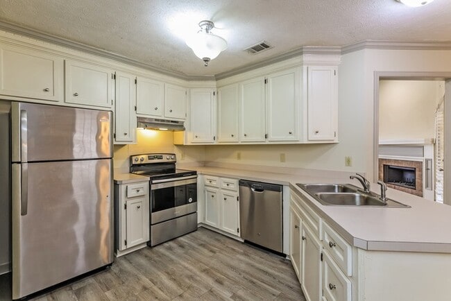 Building Photo - 110 Formosa Dr