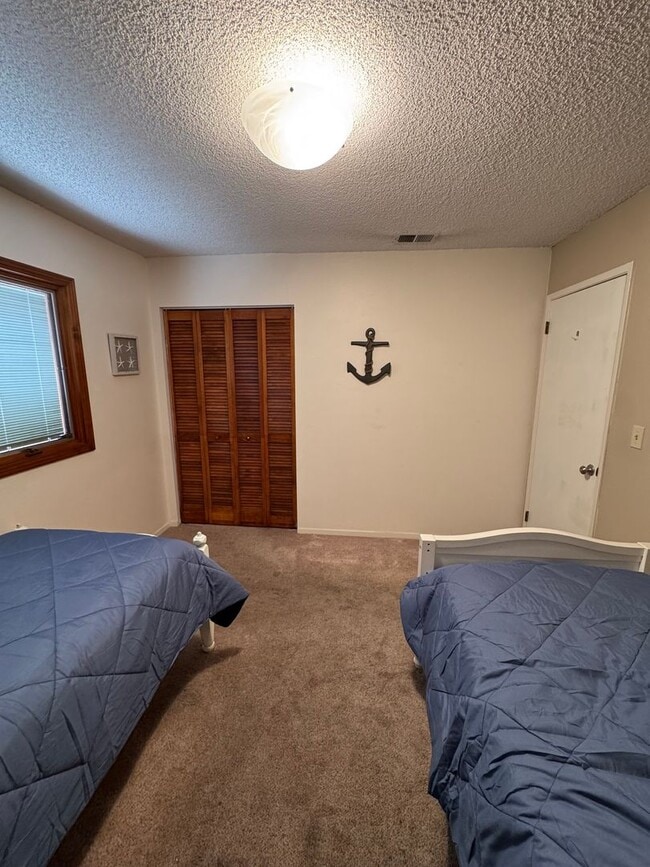 Building Photo - Fully Furnished Home Near the Beach in Gro...
