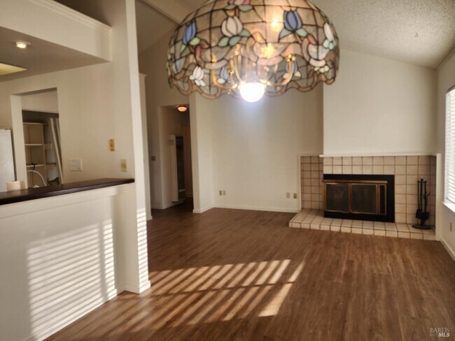 Building Photo - 102 Ohio St