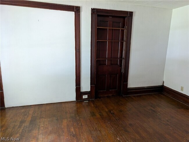Building Photo - 339 Harris St