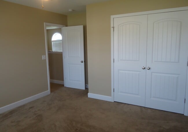Building Photo - 108 Preswick Dr