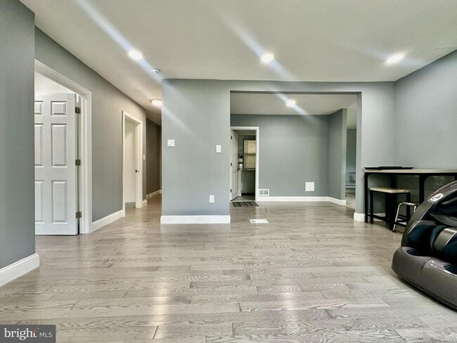 Building Photo - 633 Durham Rd