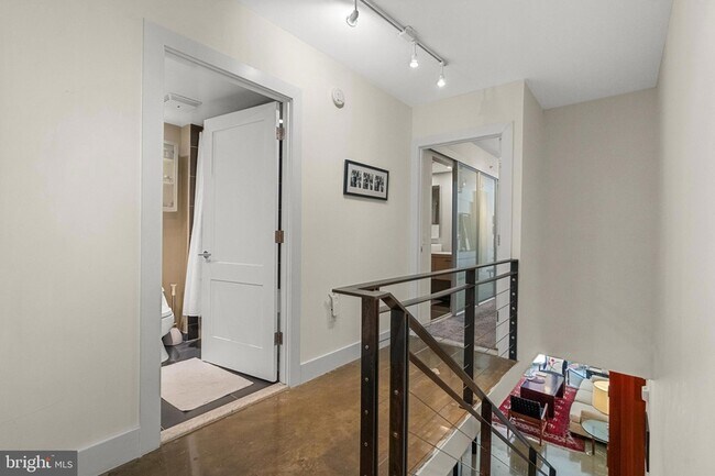 Building Photo - 616 E Street NW Unit 256