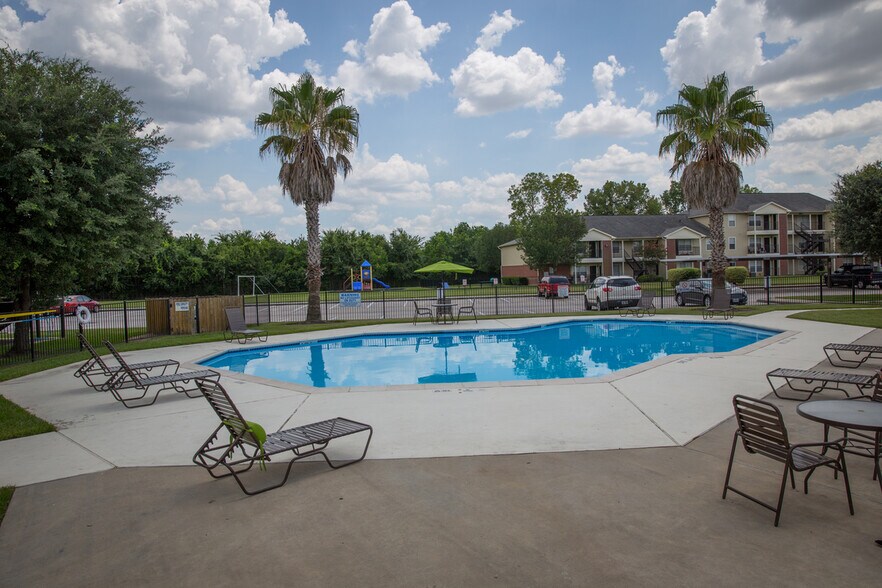 Woodglen Village Houston, TX Apartment Finder