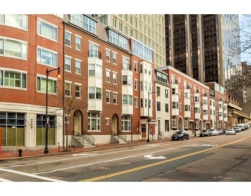 Building Photo - 10 Bowdoin St