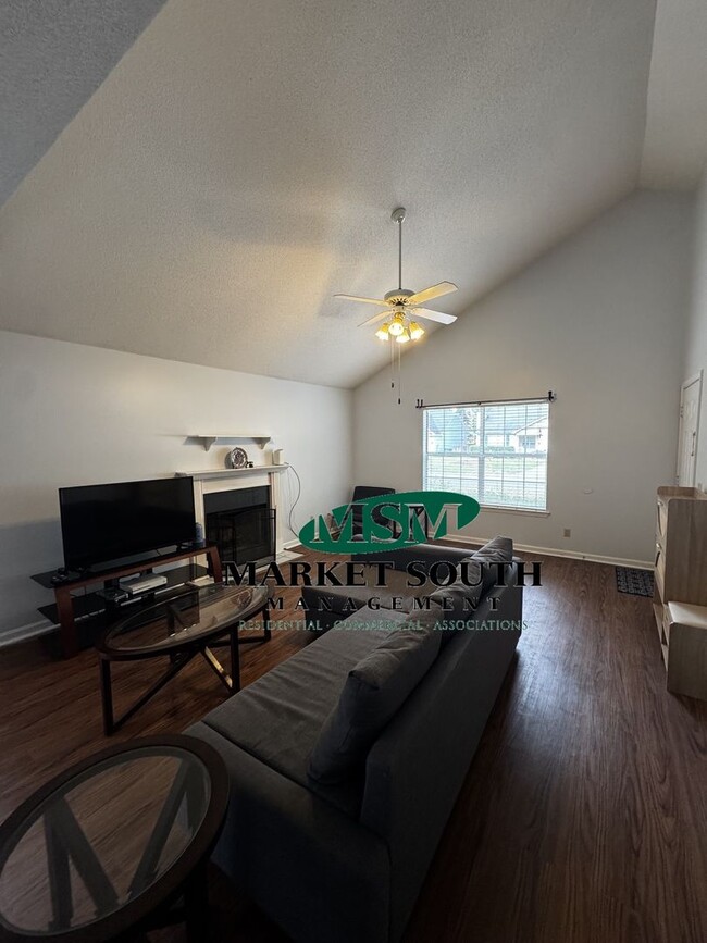 Building Photo - 212 Sugar Mill Dr