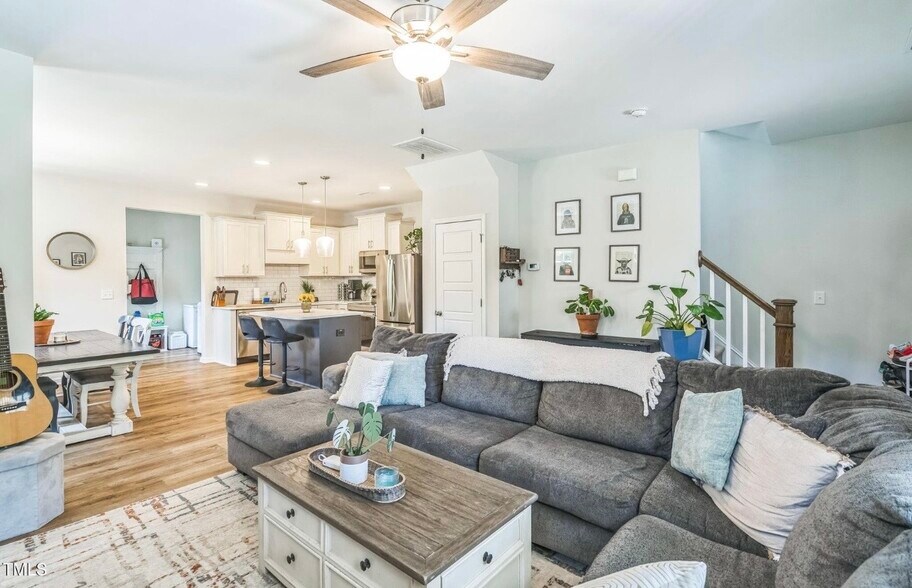 Building Photo - 647 N Hardee St