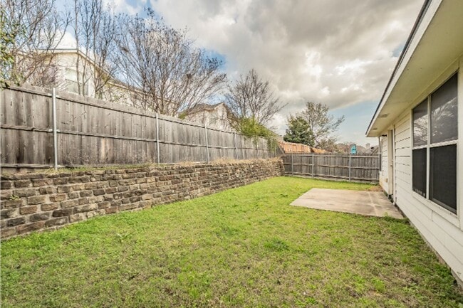 Building Photo - 9916 Channing Rd