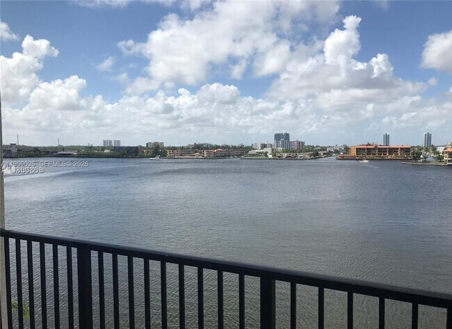 Building Photo - 17150 N Bay Rd