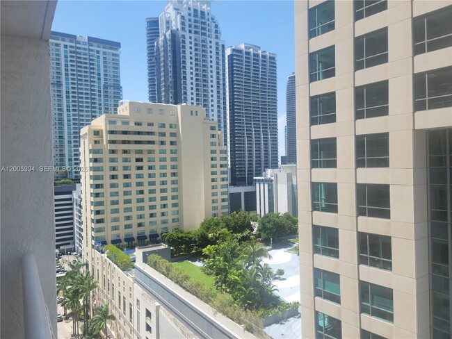 Building Photo - 1200 Brickell Bay Dr