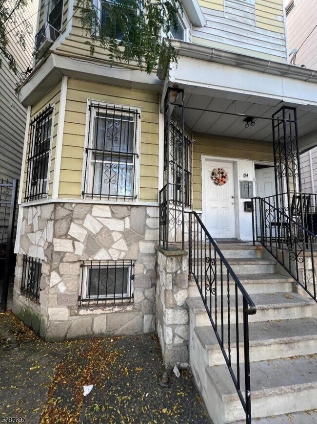 Primary Photo - 134 Ridge St