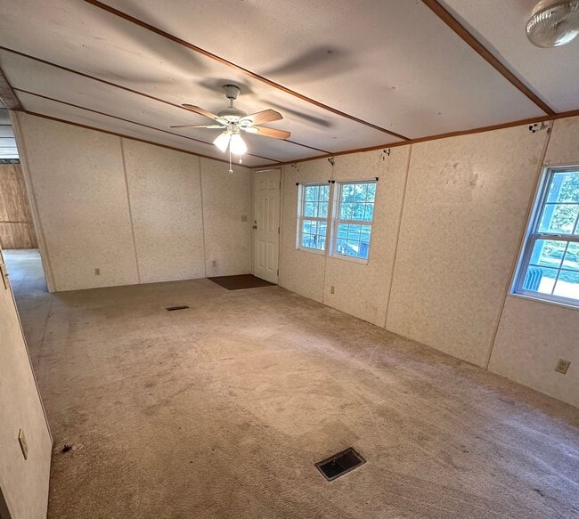 Building Photo - Large 3 bedroom, 2 bath mobile home, $1000...
