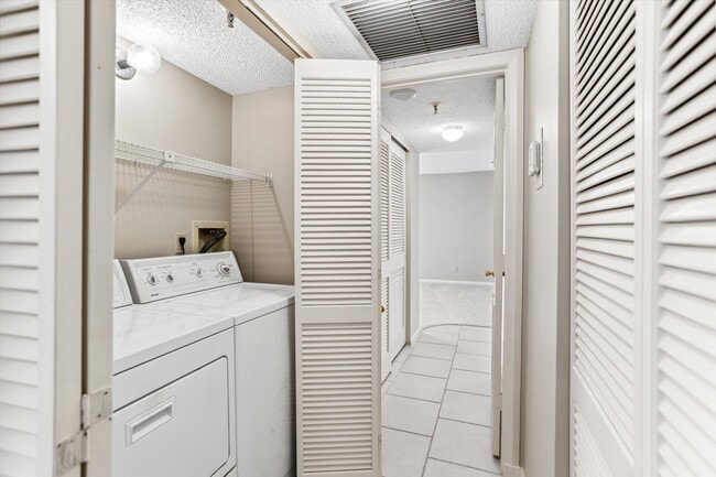 Building Photo - 5950 Pelican Bay Plaza S
