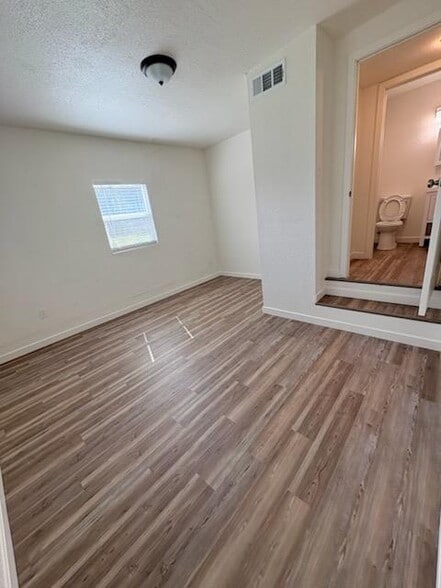 Building Photo - 216 NE 4th Ave