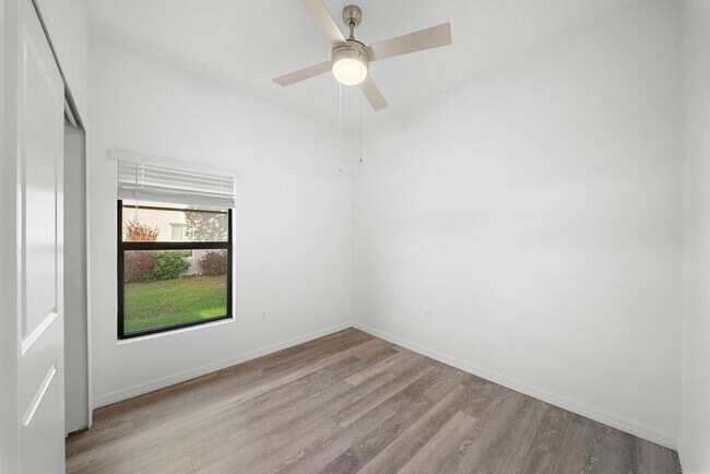 Building Photo - 26483-26483 Sandhill Blvd